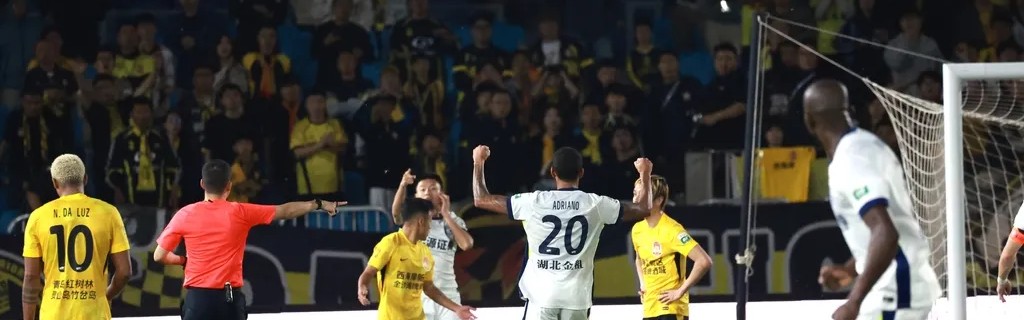 9体育-足协评议：贝维斯和李昊接触前已向前倾倒，张雷判点错误