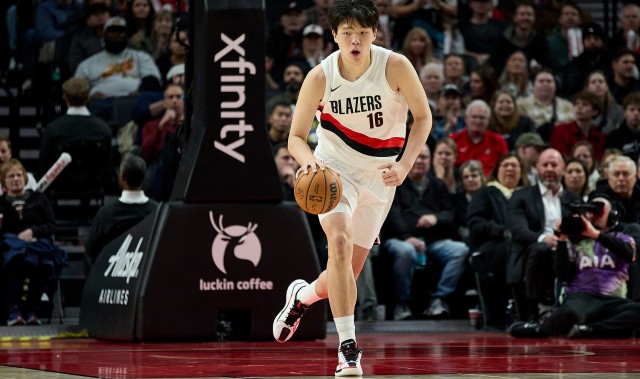 积极是挺积极！杨瀚森半场出战3分49秒 出手1次三分不中&amp;拿到1板