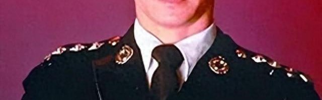 九游体育-1988年他一张单程机票飞到香港，35年后以烧炭自尽的方式结束生命