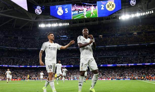 9体育-熊皇戴帽引爆伯纳乌！复制贝尔+贝利，金球奖没跑了